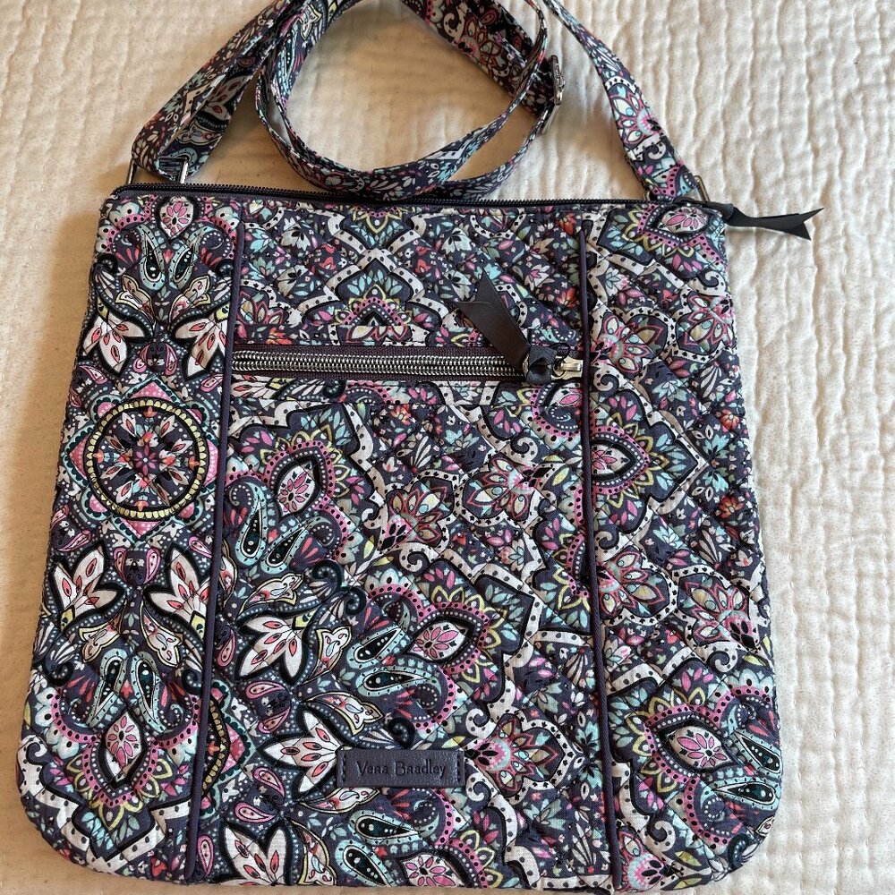 Vera Bradley Iconic Hipster Bonbon Medallion